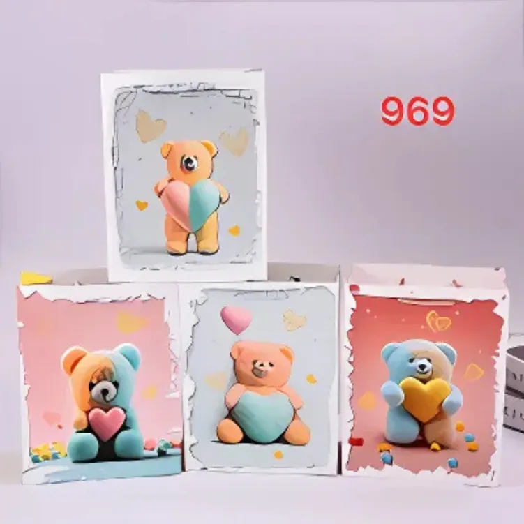 Pungi cadou Punga cadou, carton 210gr, design Bear, 18x23x10cm, modele asortate