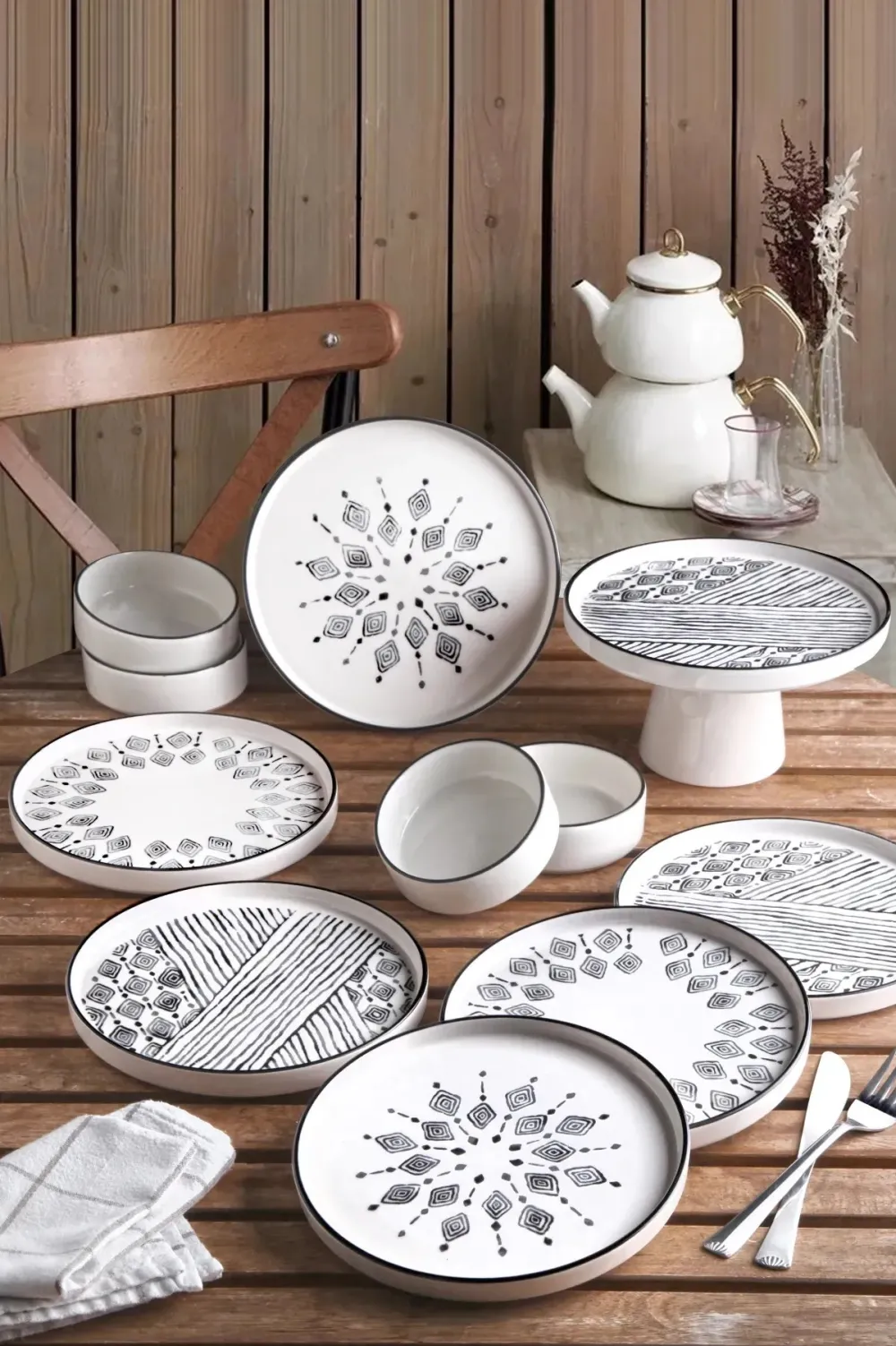 Set pentru micul dejun (11 piese) Hermia K-11-Prc-Ethnıcal, Negru / Alb