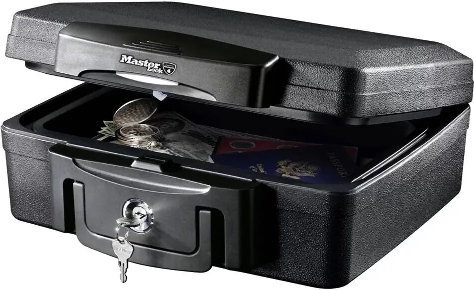 Master Lock Caseta de valori portabila MasterLock H0100EURHRO, rezistenta la foc, 2 chei, Neagra