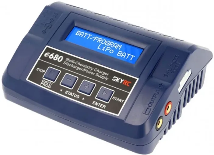 Încărcător SkyRC e680