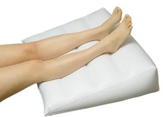 Inflatable orthopaedic leg and back cushion