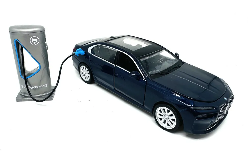 Car MSZ 1/32 BMW I7 light and sound