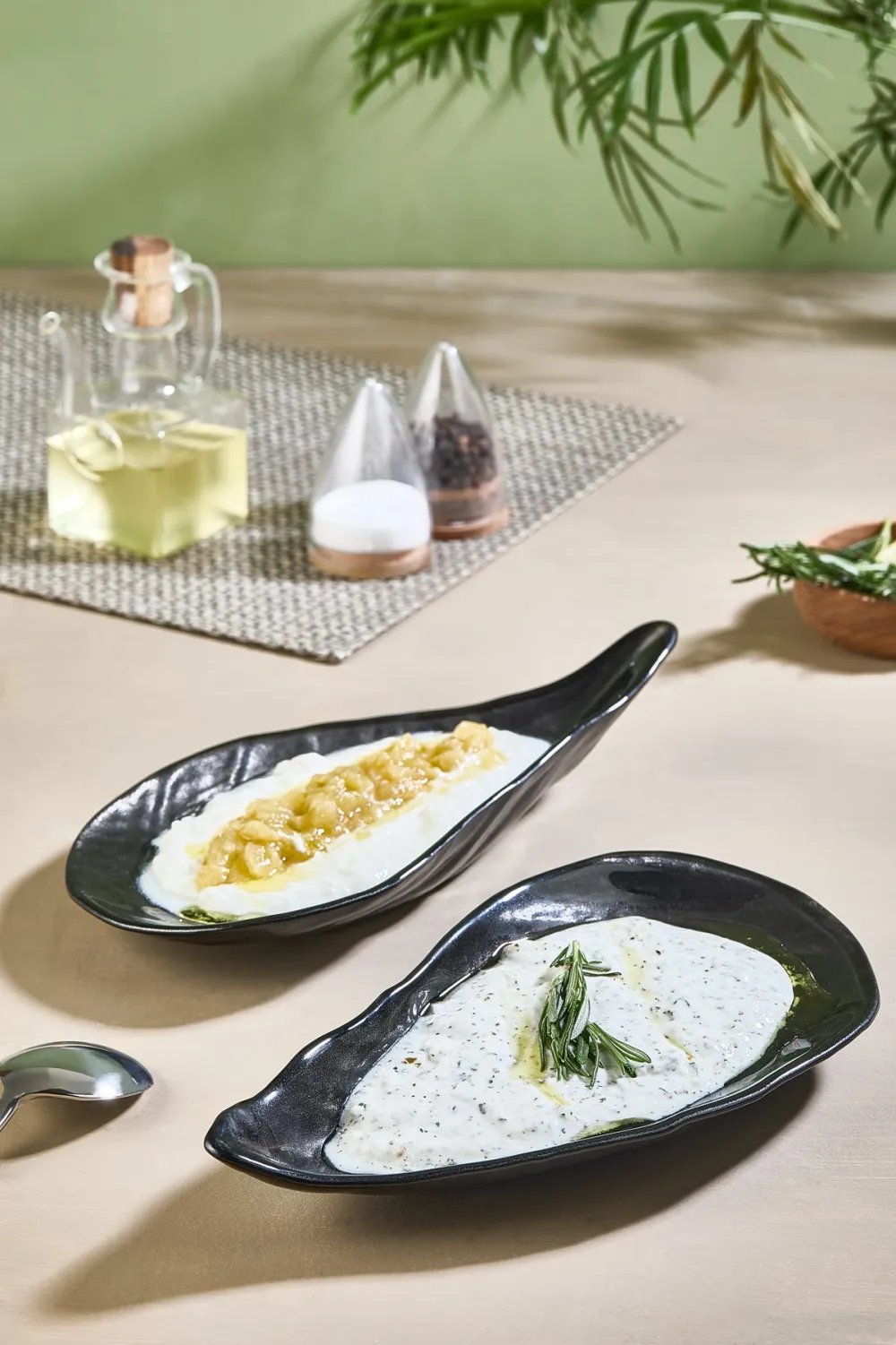 Set farfurii de servire (2 piese) Hermia İstiridye, Negru