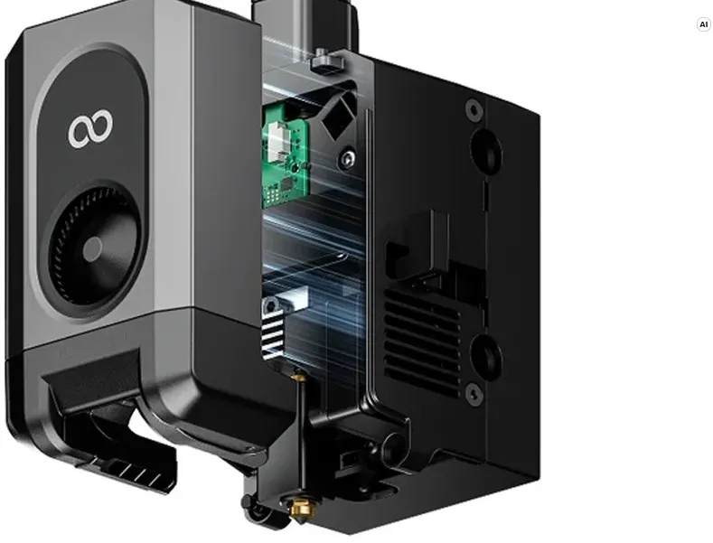 Cap de imprimare cu extruder și interior vizibil în imprimanta 3D Elegoo Centauri Carbon