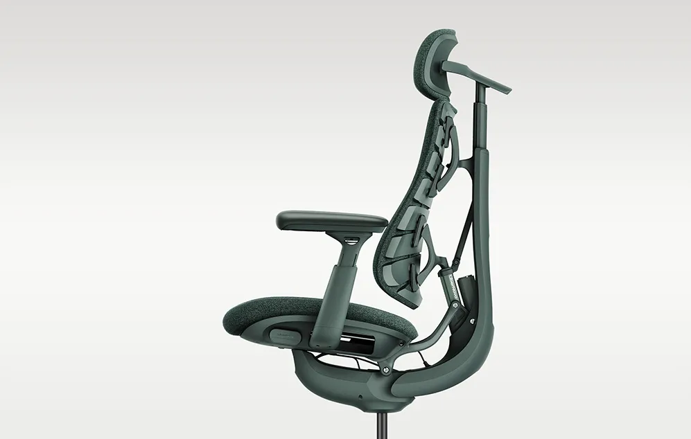 Profilul unui scaun ergonomic verde închis, care prezintă mecanismul de reglare și spătarul conturat.