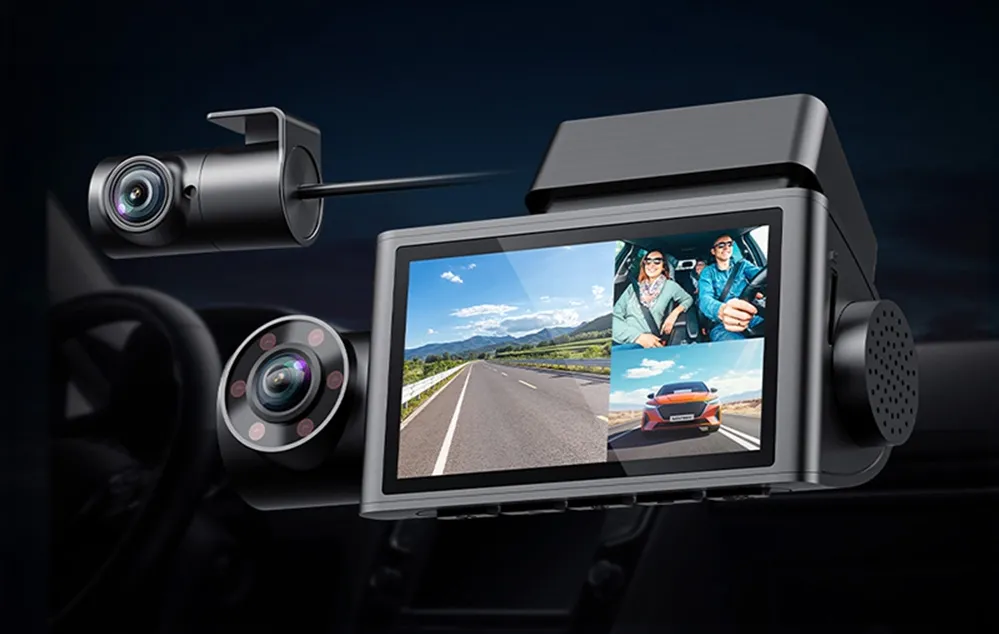 Cameră video pentru bord cu camere suplimentare și un ecran care afișează imaginea drumului, interiorul vehiculului și camera din spate